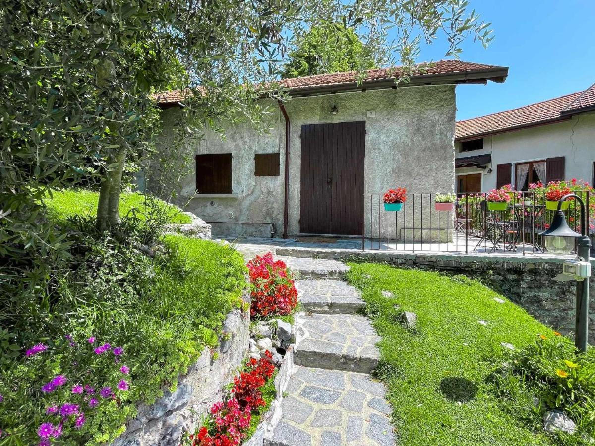 Breva Loft Tra Gli Ulivi Ed Il Lago Bellagio Luaran gambar