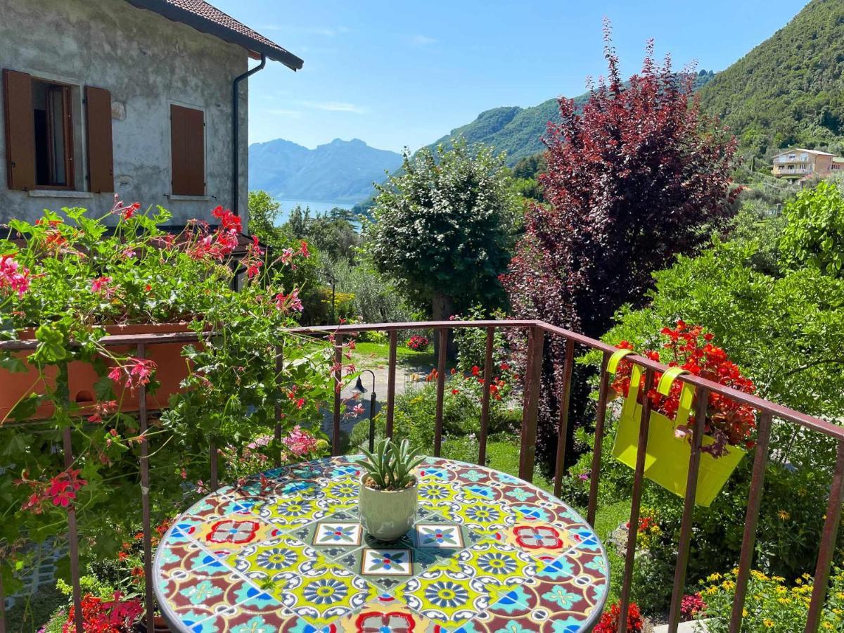 Breva Loft Tra Gli Ulivi Ed Il Lago Bellagio Luaran gambar