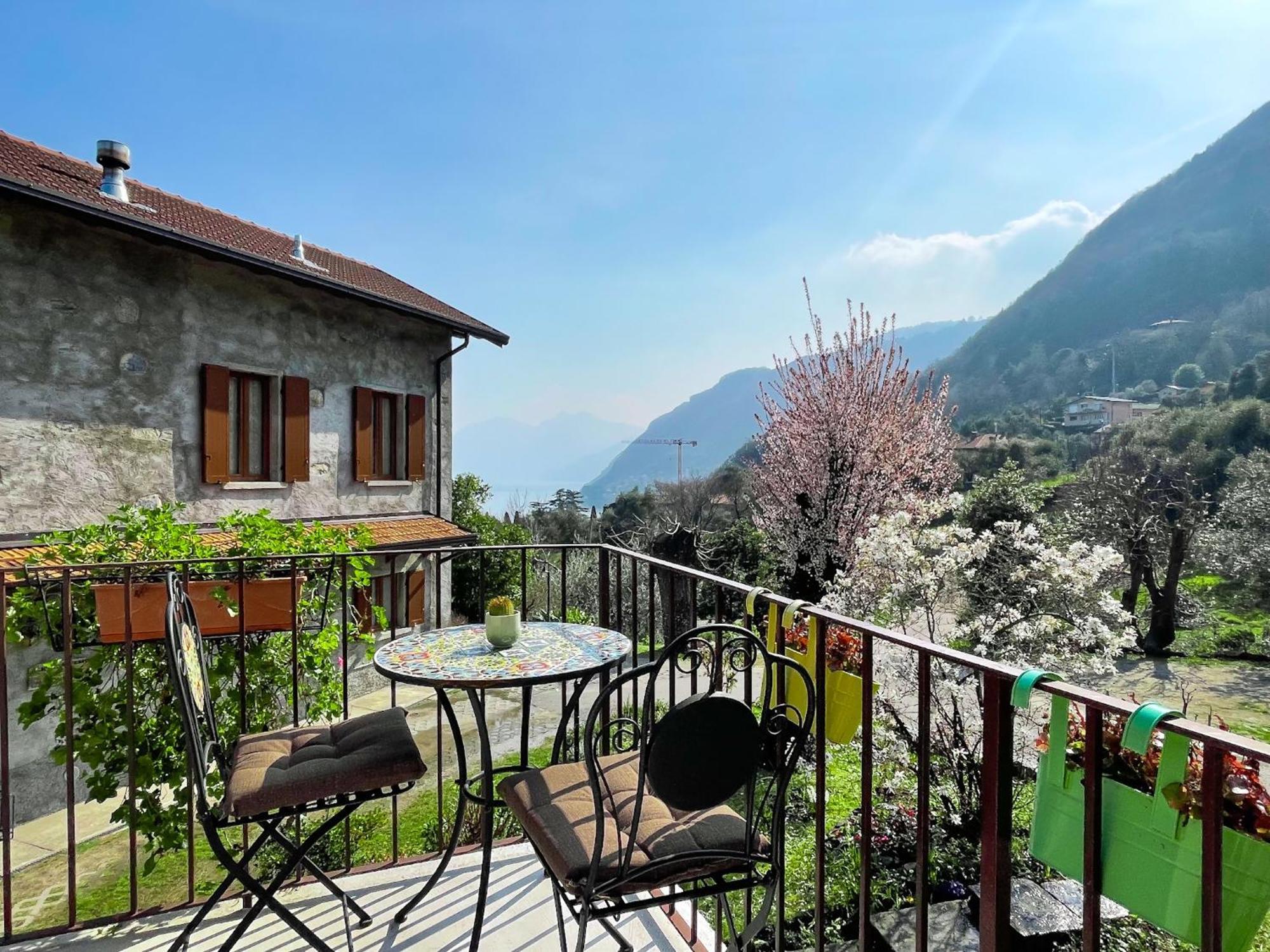 Breva Loft Tra Gli Ulivi Ed Il Lago Bellagio Luaran gambar